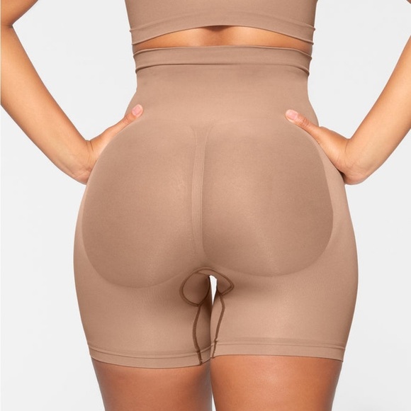 Skims Mid Thigh Short (in Sienna) - Picture 2 of 5